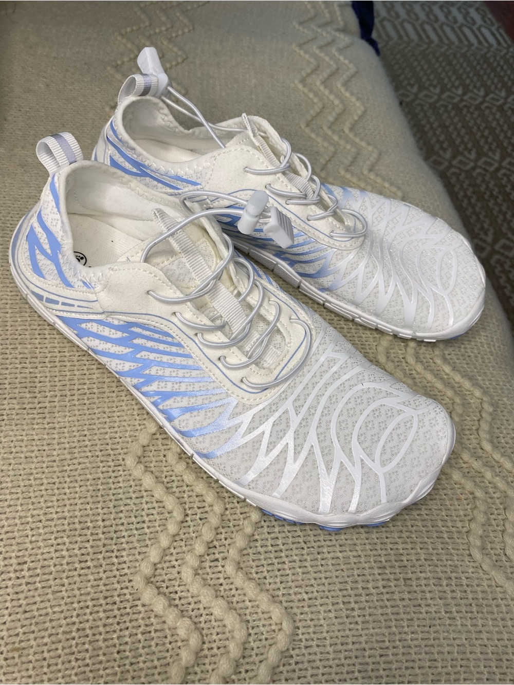 Women's Peak Footwear Barefoot Shoes White With Blue Accents NWOT 41/10